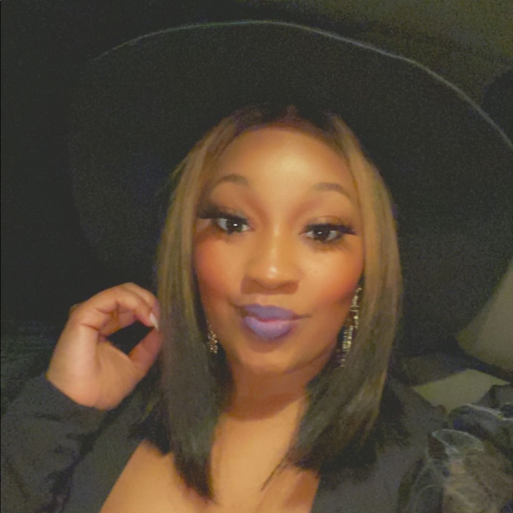 Meet your Posher, Cossandra